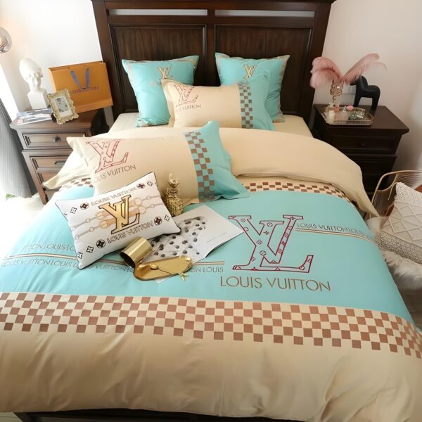 Louis Vuitton Bedding Set - TB520