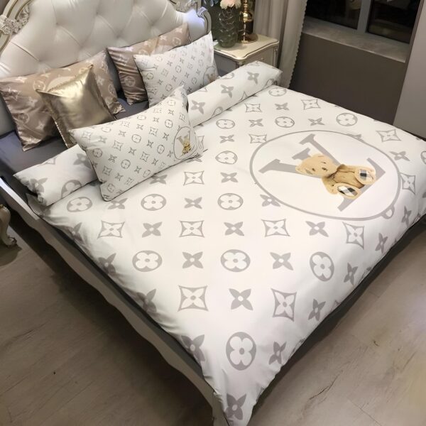 Louis Vuitton Bedding Set - TB582