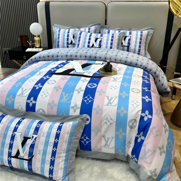 Louis Vuitton Bedding Set - TB589
