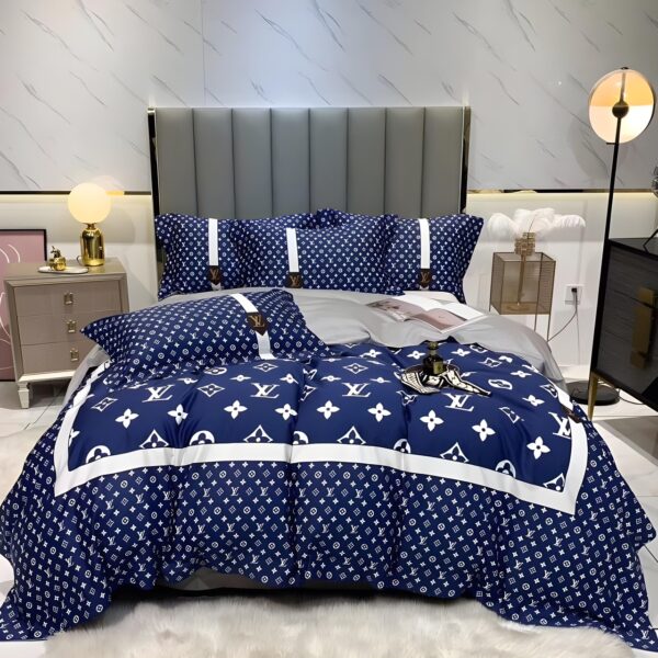 Louis Vuitton Bedding Set - TB590