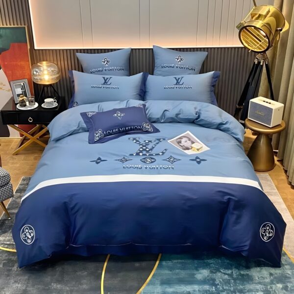 Louis Vuitton Bedding Set - TB594